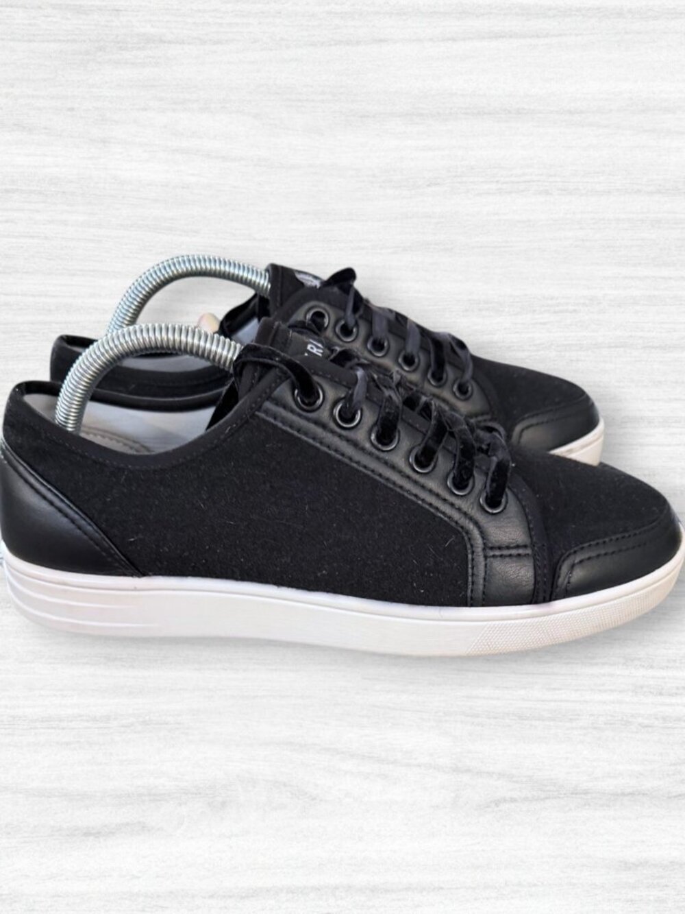 Traq by Alegria Lyriq Wooly Bully Black Velvet Lace Sneakers Smart Step Comfort